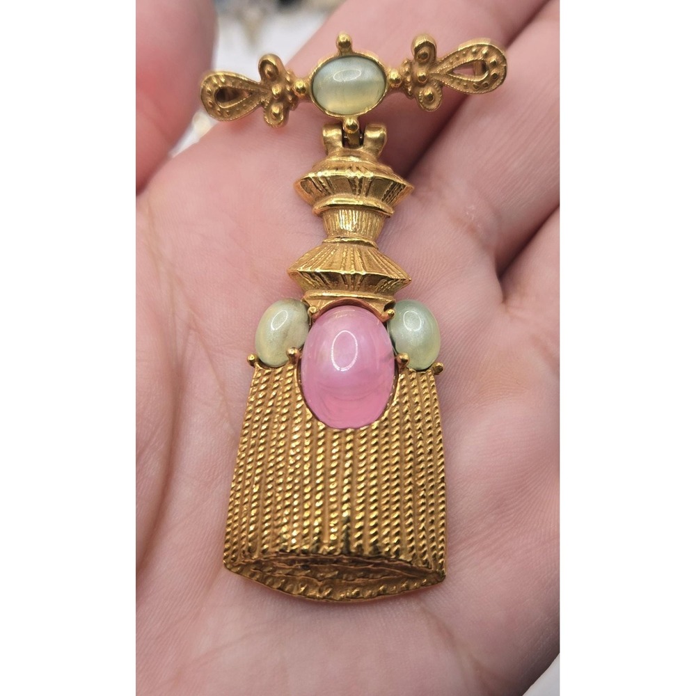 1928 Co Gold Tone Tassel Perfume Bottle Pink Cabochon Dangle Brooch Pin Vintage